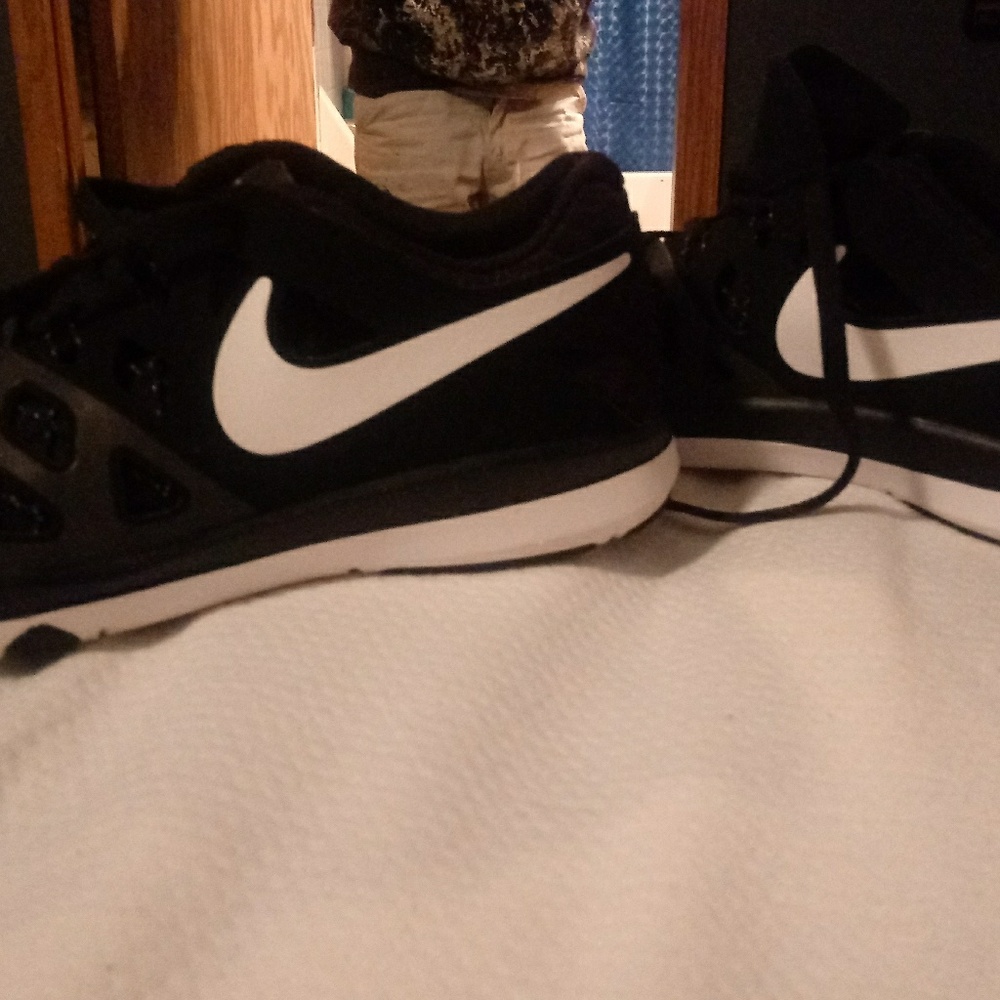 Mens Nikes zise 10 - Picture 3 of 3